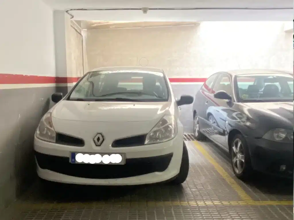 Compra venta y alquiler de pisos. Plaza de parking para coche pequeño